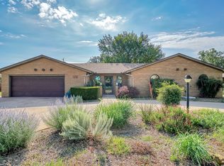 1129 Camelot Dr, Clinton, OK 73601