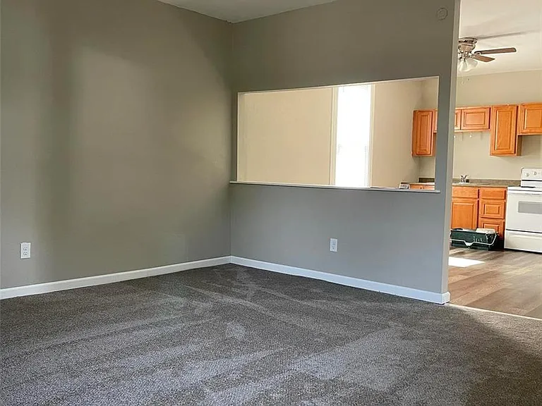 319 N Hesperia St #B — Photo 15