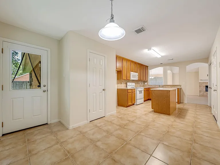12810 Lake Shore Dr — Photo 13