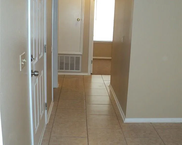 417 Oak Knoll Ln — Photo 6