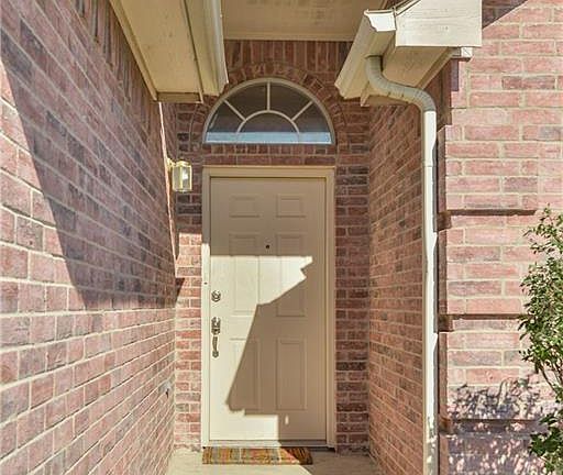3rd image of 104 E Forestwood Dr