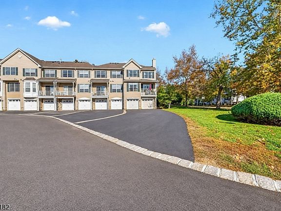 4th image of 2 Windham Ct