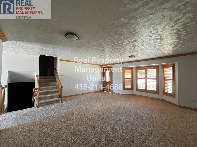 456 S 3130 W — Photo 2