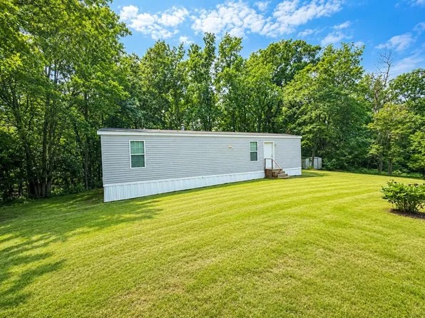 9503 Sunny Dr, Bernard, IA 52032