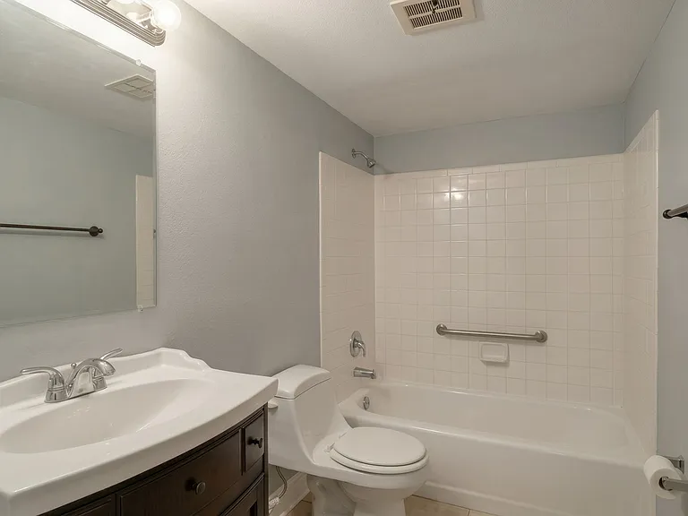 120 S Church Ave #201 — Photo 22