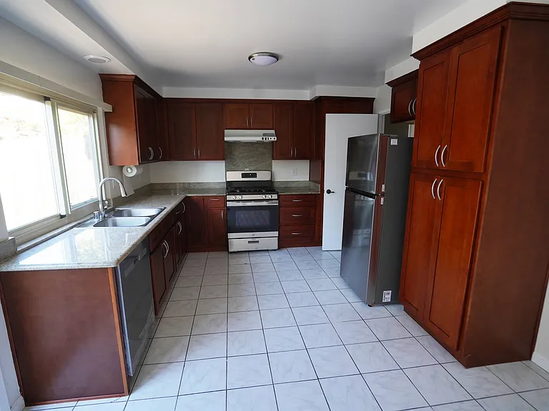 2396 Shoreside Ct — Photo 8