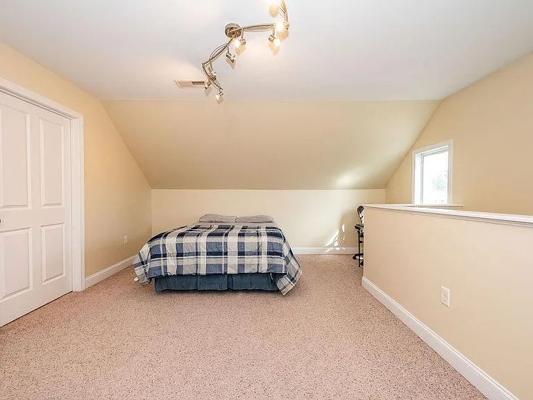 25 Village Dr — Photo 31
