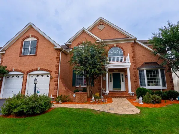 43165 Valiant Dr, Chantilly, VA 20152