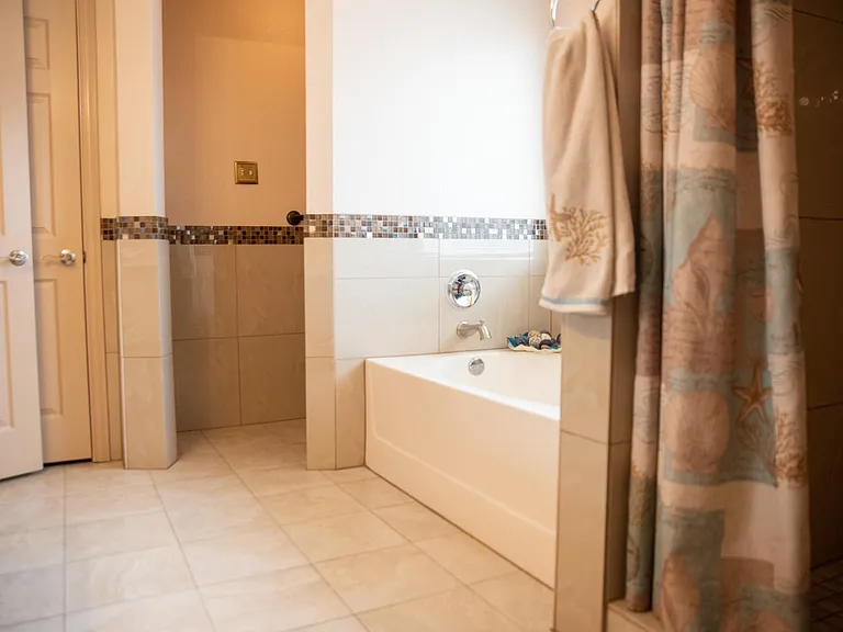1711 Barbados Dr — Photo 2