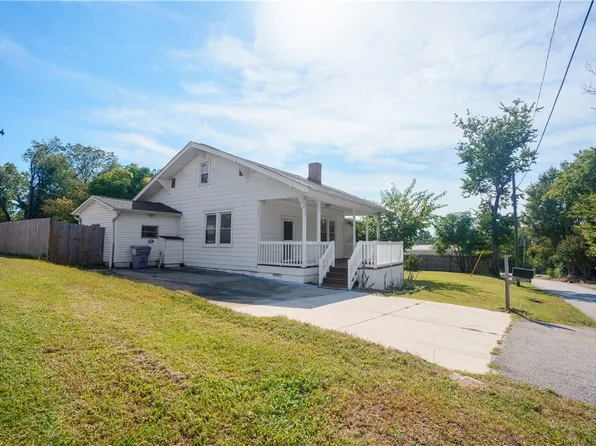 2402 Brown St, Seneca, SC 29678