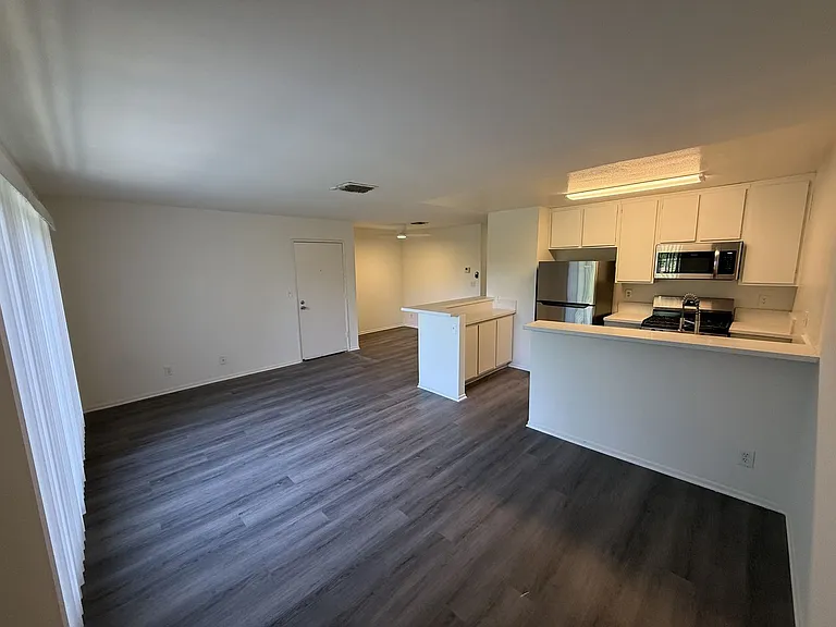 14543 Burbank Blvd — Photo 28