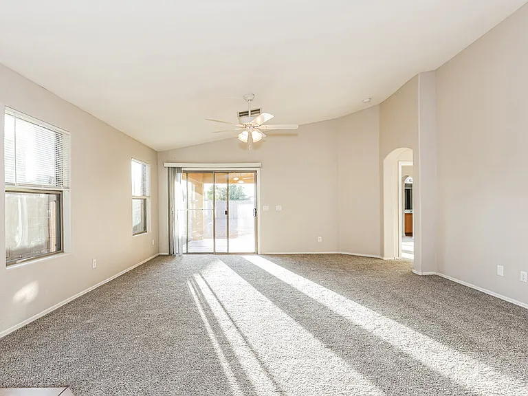 7814 S 72nd Ln — Photo 7