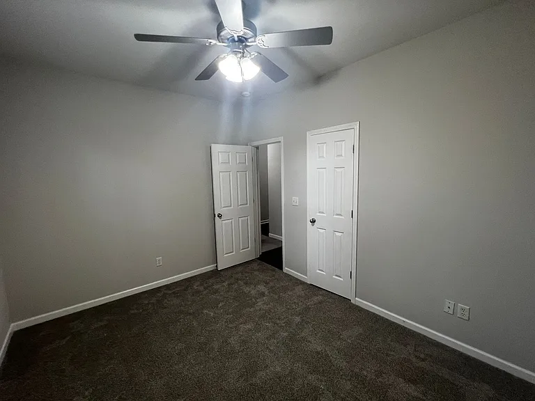 2208 Adkins Cir — Photo 32