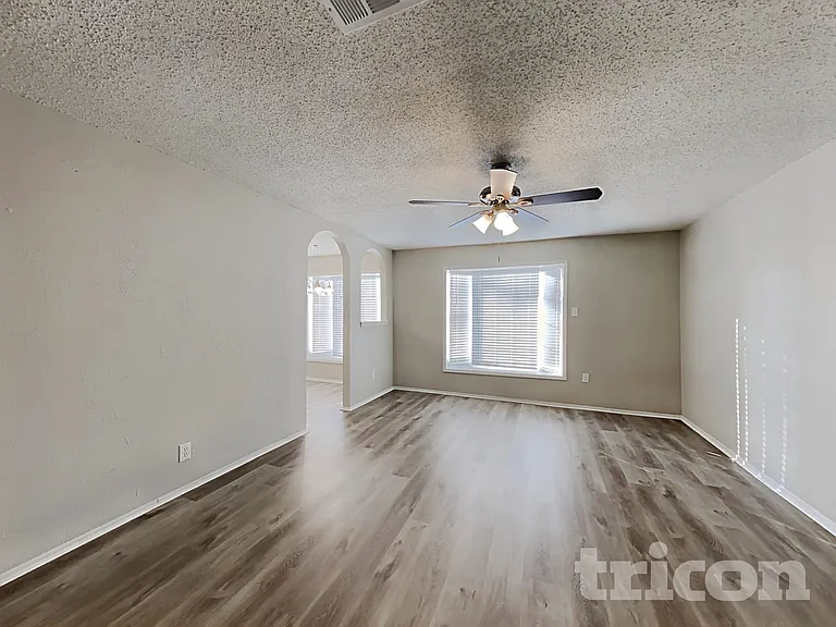 155 Bellvue Dr — Photo 3