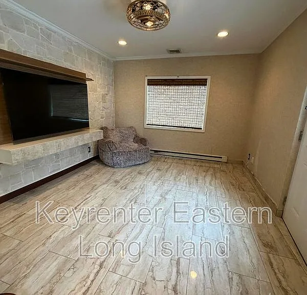 77 E Santa Barbara Rd — Photo 2