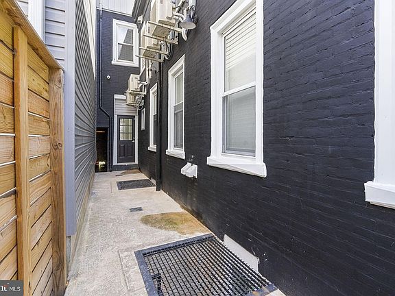 5th image of 1928 E Cumberland St #1F