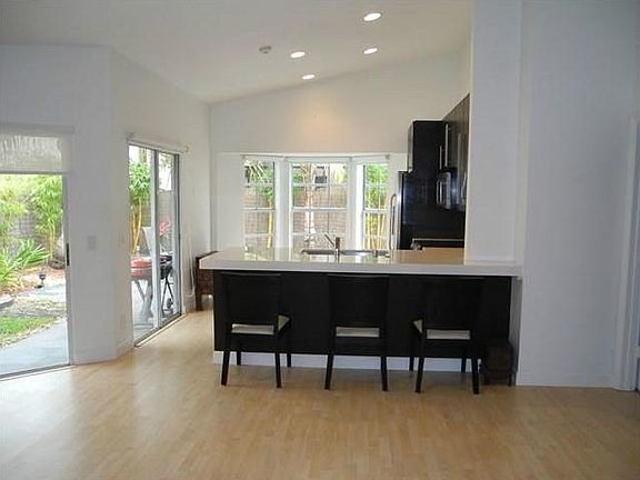 5th image of 1353 Seagrape Cir