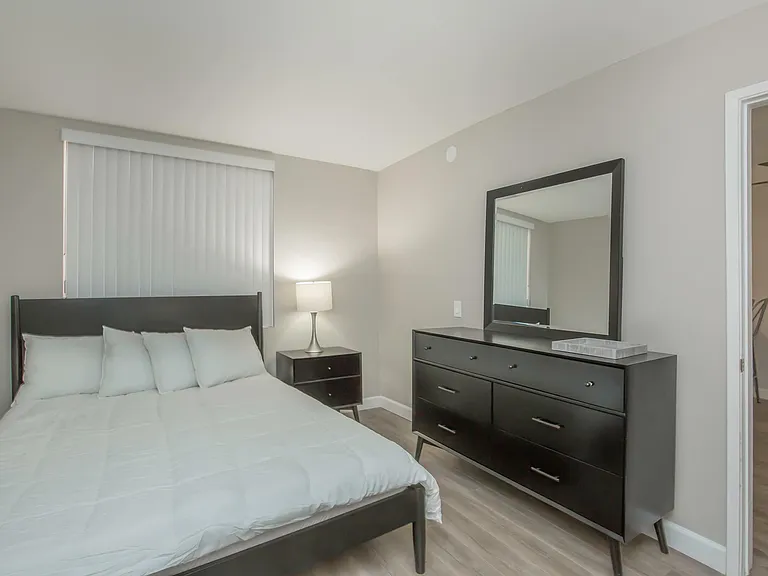 1BR/1BA 1BR/1BA