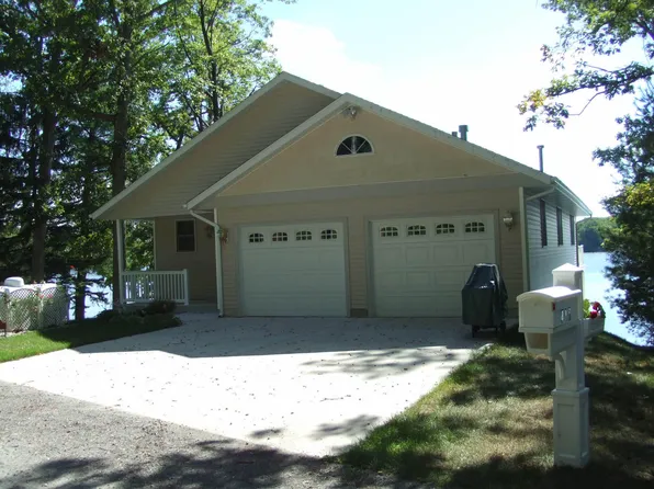 418 W Bassetta St, Newaygo, MI 49337
