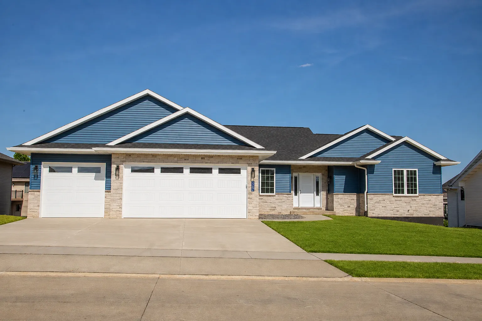 4 bed, 2900 sqft, $4,500 — Photo 1