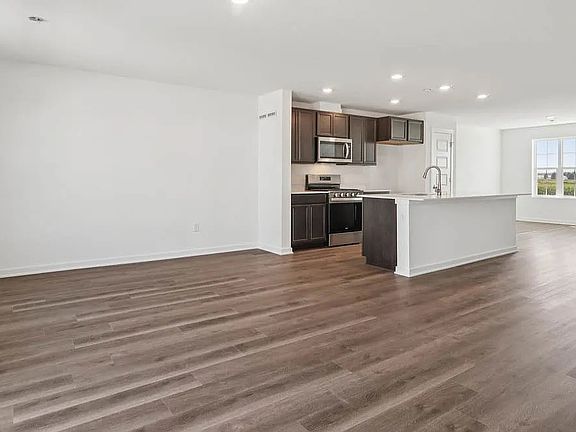 2nd image of 903 Briar Glen Ct