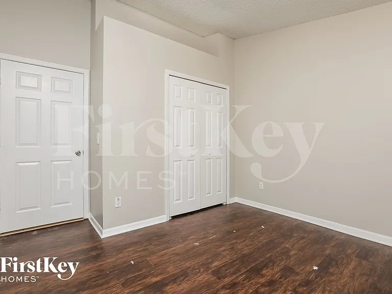 7466 Groveoak Dr — Photo 12