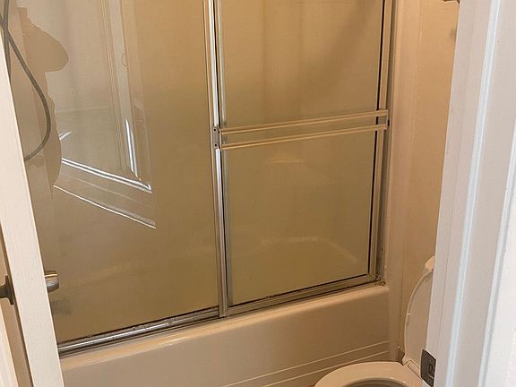 4th image of 3907 La Crescenta Ave APT 105
