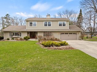 2520 Coach House Dr, Brookfield, WI 53045