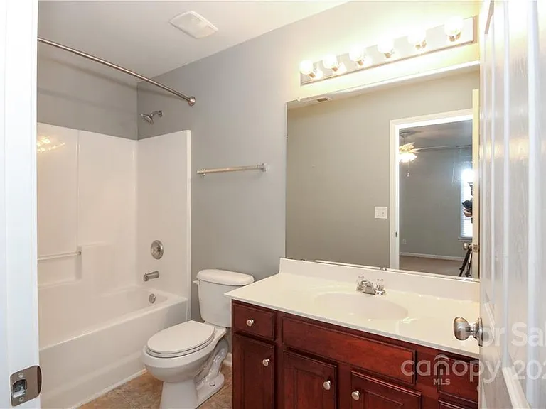 2332 Calabassas Ln — Photo 14