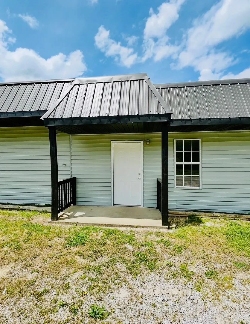 2032 Mill Creek Road - 2056 (Right Side Duplex) — Photo 2