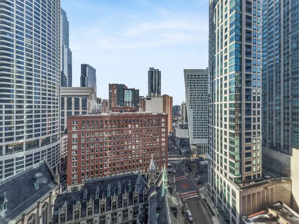 111 E Chestnut St, Chicago, IL