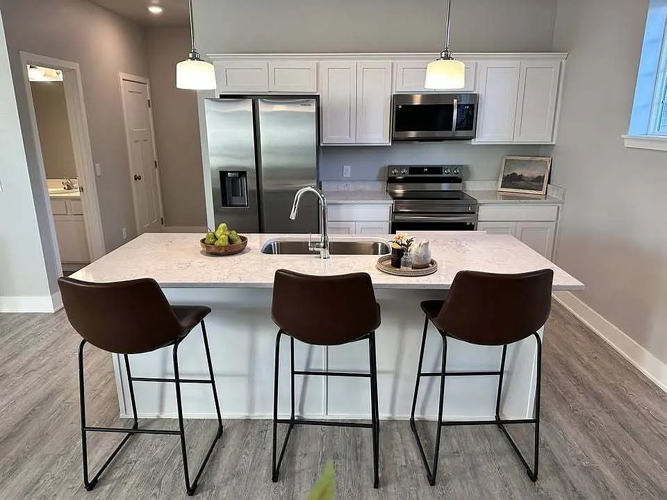 3 bed, 2.5 bath, 1475 sqft, $2,095 — Photo 3