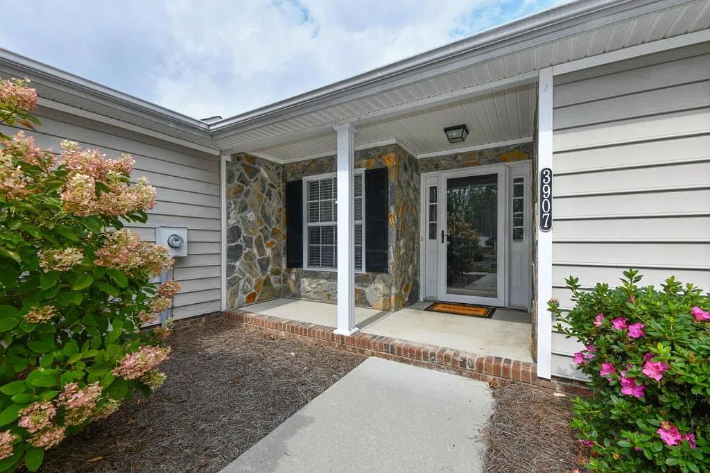 3907 Cloverwood Meadow Ln — Photo 3