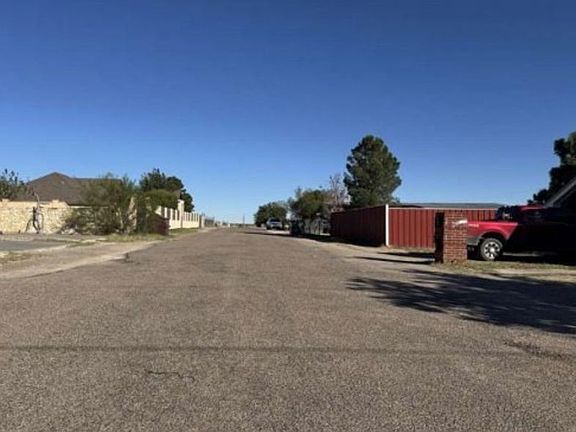 Exterior Neighborhood (street photo)