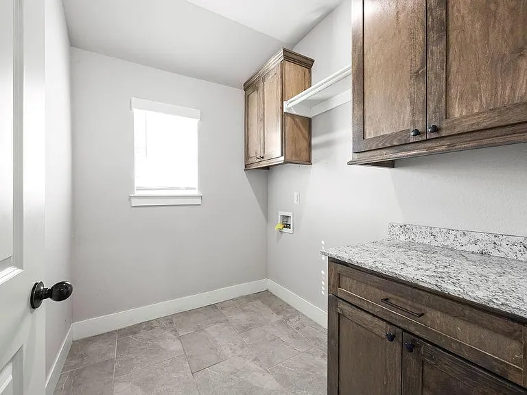 1052 Hampton St — Photo 12