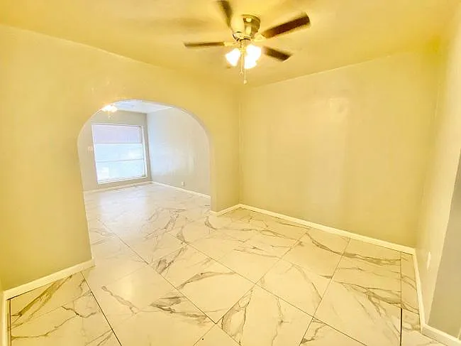 580 S Madison Ave — Photo 4