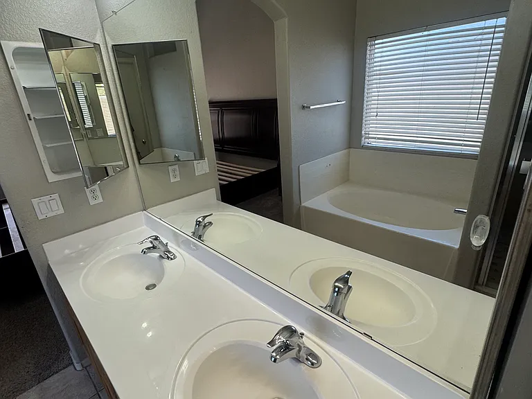 5022 E Holmes Ave — Photo 17