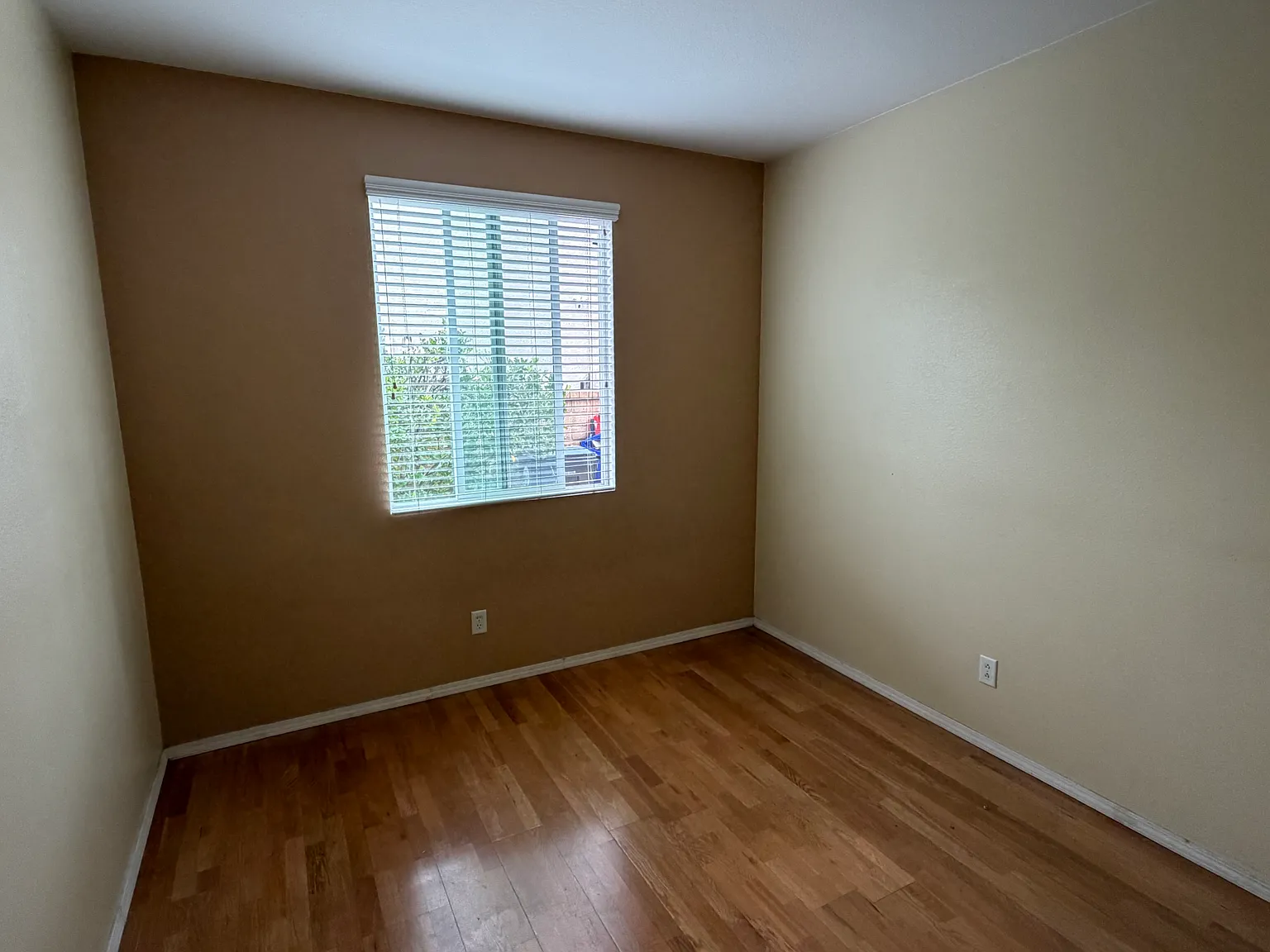 4 bed, 2723 sqft, $4,200 — Photo 4