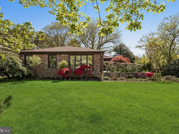 1805 Country Club Dr, Cherry Hill, NJ 08003