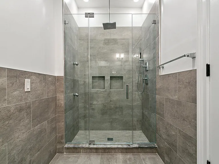 231 1st St #4G — Photo 21