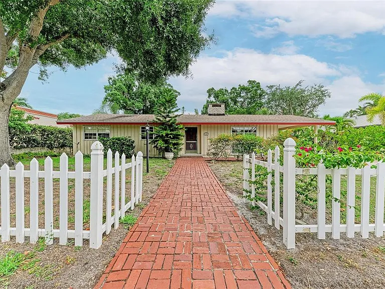 1827 Alta Vista St — Photo 1