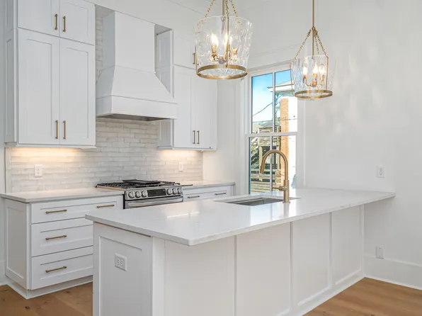 302 W 38th St, Savannah, GA 31401