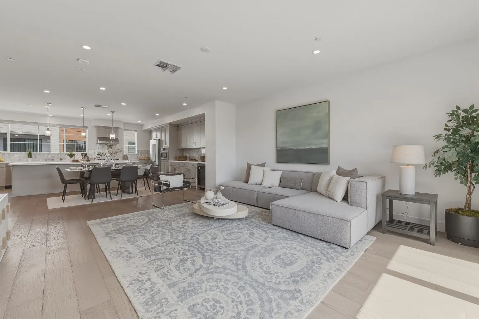 3 bed, 3.5 bath, 1974 sqft, $6,950 — Photo 3