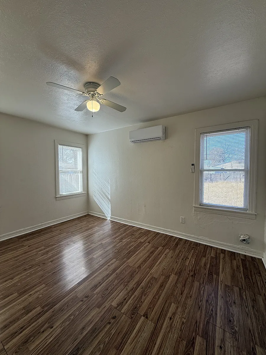Building Photo - 114 Avenue V