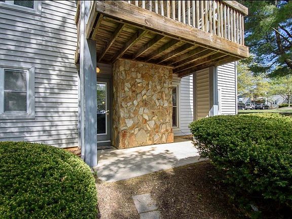 2nd image of 1315 Henry Ln