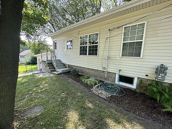 5th image of 2020 Fuller Ave NE