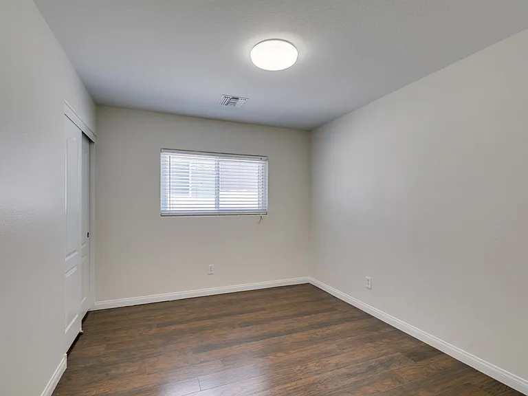 8660 Painted Horseshoe St — Photo 45