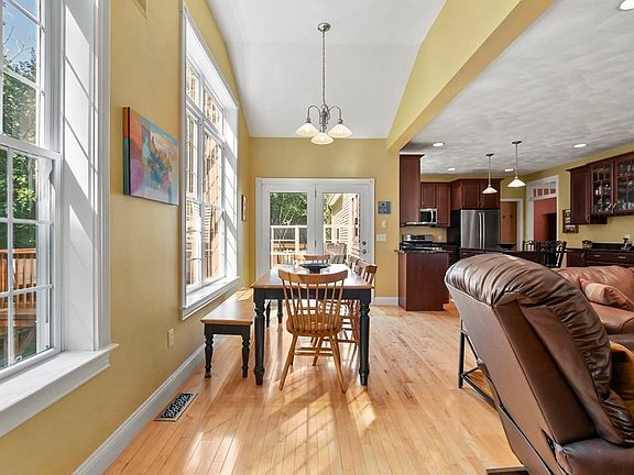4th image of 25 Wild Rose Dr #11