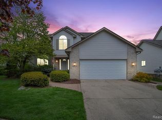 41026 Greystone Blvd, Plymouth, MI 48170