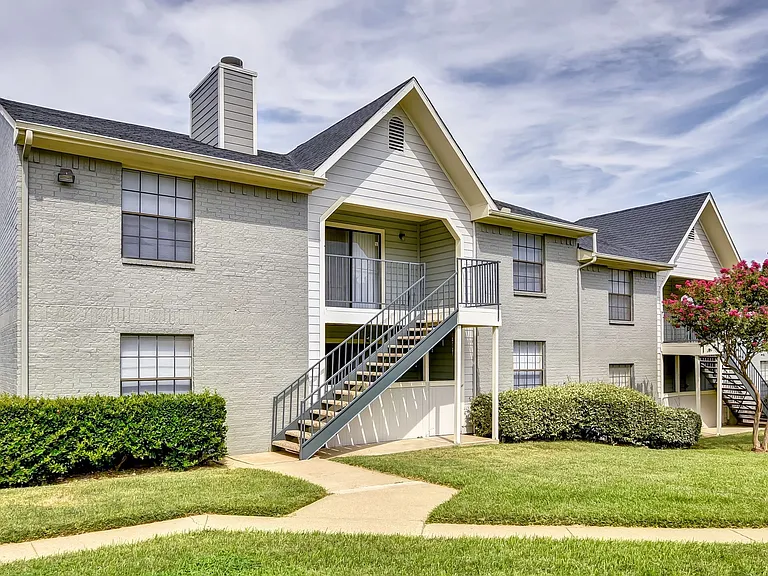 Fieldcrest Apartments — Photo 11